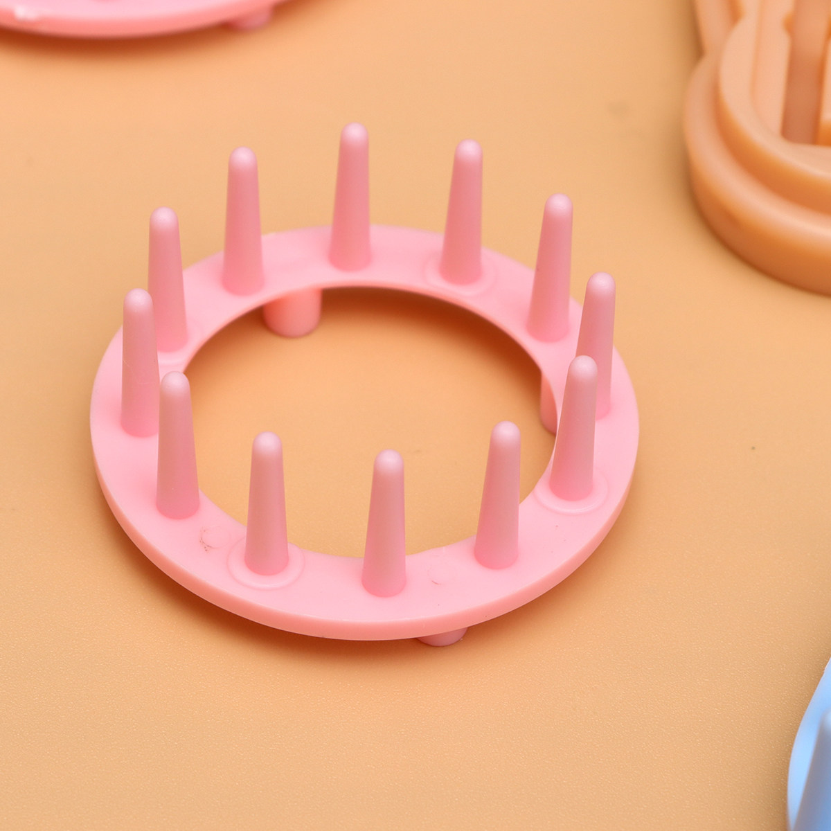 Pom Pom Maker Tool - 1セットのポンポンメーカーセット、DIY毛糸クラフトツール、均一なポンポン毛玉を作るための道具、簡単な使用説明書付き